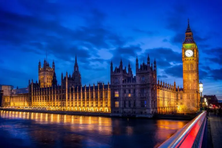 An evening shot of the houses of parliament and BIg Ben