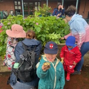 thumbnail_IMG_0057 Children gardening